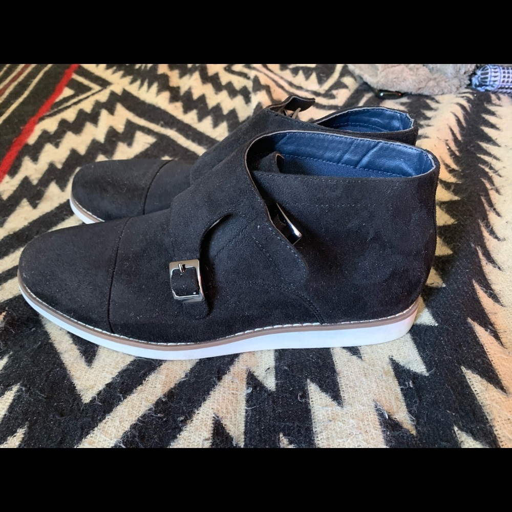 Men’s black suede ankle boot